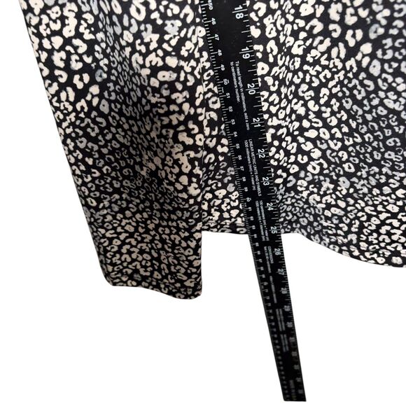 Nanette Lepore Blouse Women's Medium Cheetah Print V-Neck Long Sleeve Top - Picture 7 of 10